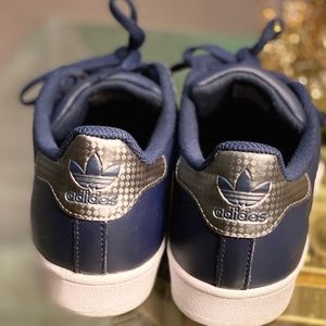 Adidas. Pr-own amazing condition hardly wear super comfortable